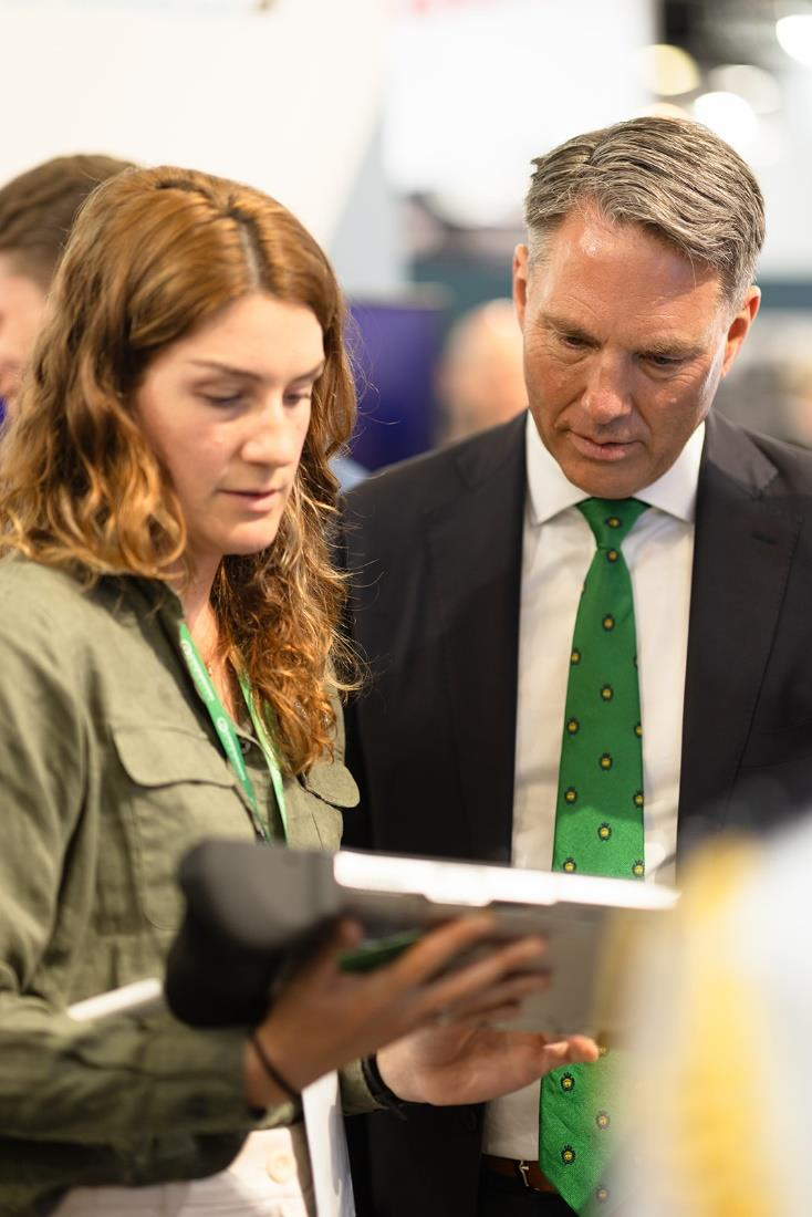 Matilda showcasing the RCU to the Deputy Prime Minister and Minister for Defence, the
Hon Richard Marles MP.